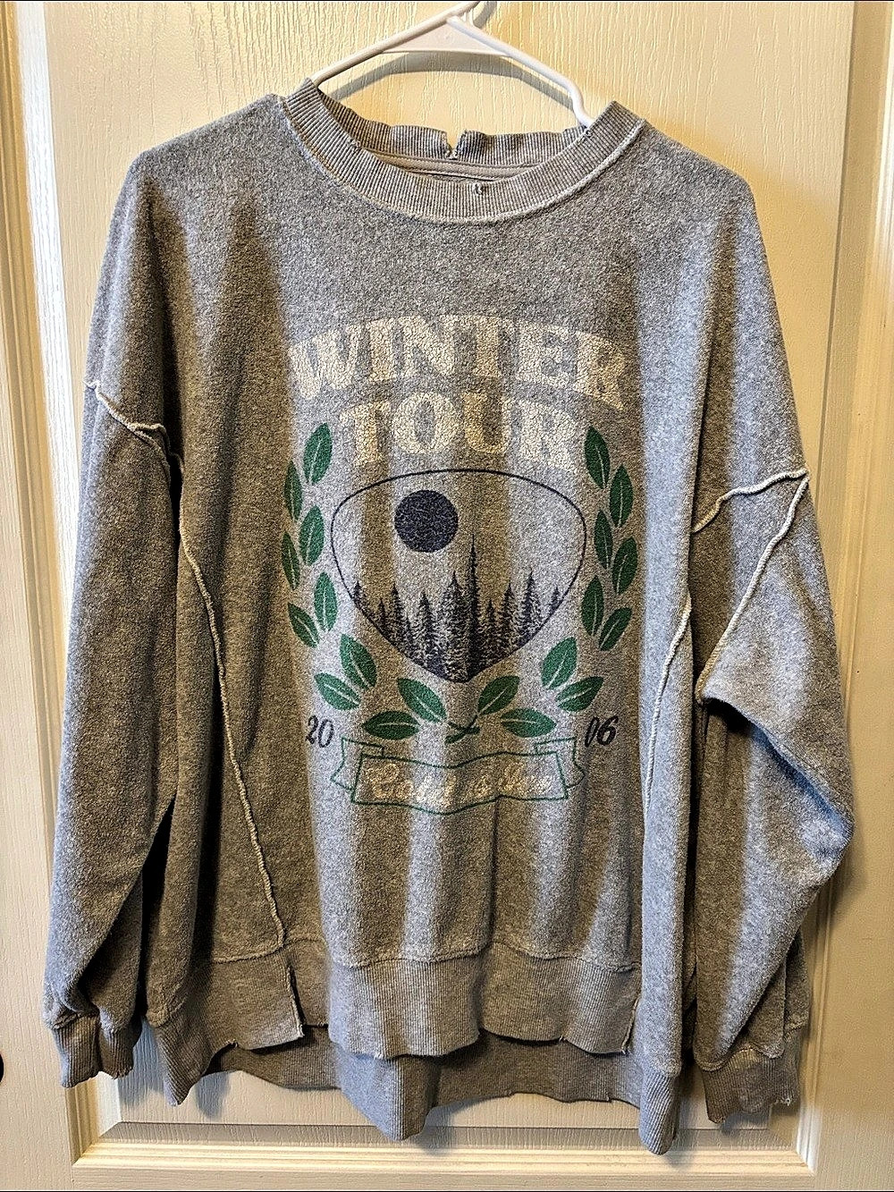 Aerie Winter Tour 2006 Graphic Sweatshirt Gray Medium